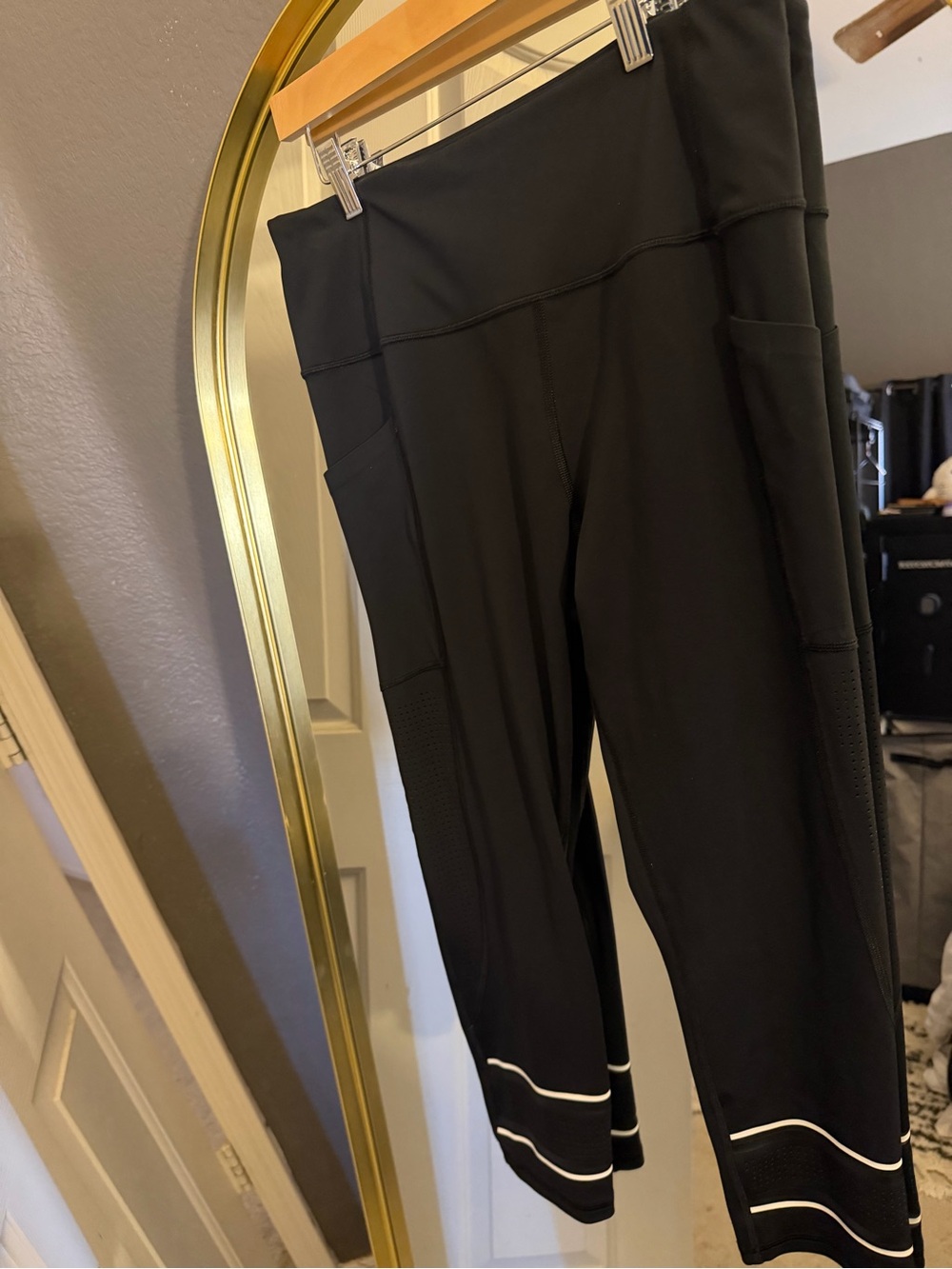 Lilybod Sporty Chic Black Athletic Leggings with Reflective mesh and pockets